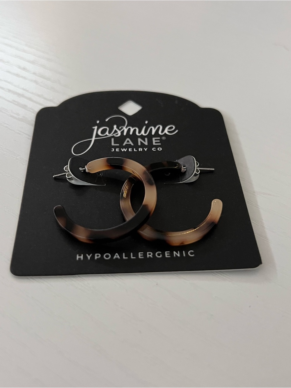 Jasmine Lane Jewelry Co Tortoise Shell Hoop Earrings NWT Hypoallergenic - Picture 2 of 3